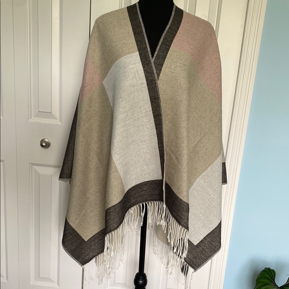 Beautiful Pink Grey And Tan Fringe Shrung Wrap Poncho One Size Fits Most - Picture 4 of 6